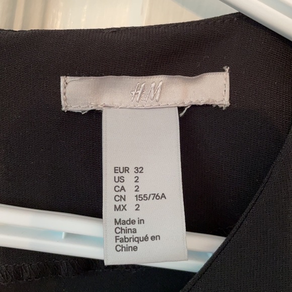 H&M Top with ruffle short sleeves - Picture 4 of 4